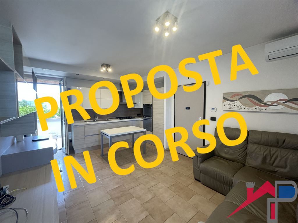 Ampio Bilocale Ristrutturato con grandi Terrazzi, Box e Cantina