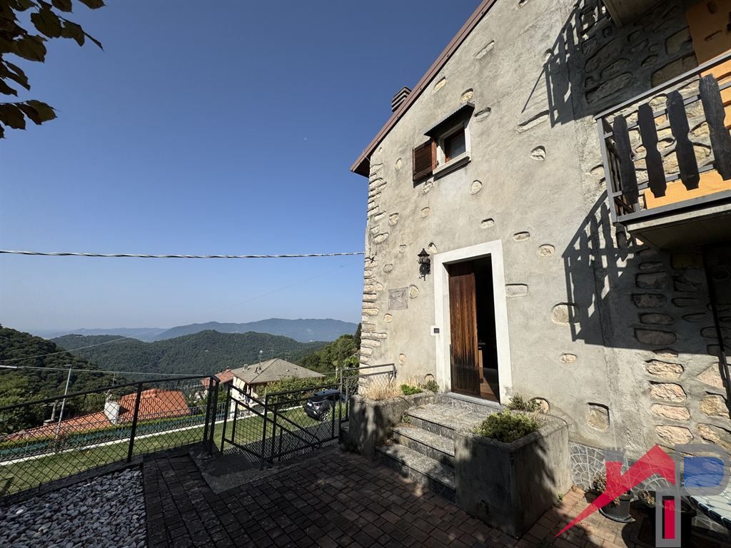 Casa semi indipendente su Tre Livelli con Vista Panoramica a Torre de' Busi
