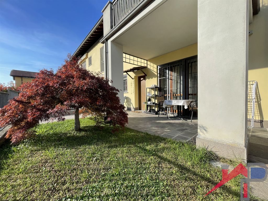 Elegante Quadrilocale con Doppio Giardino