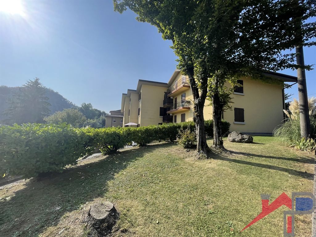 Bilocale ristrutturato  a Caprino B.sco