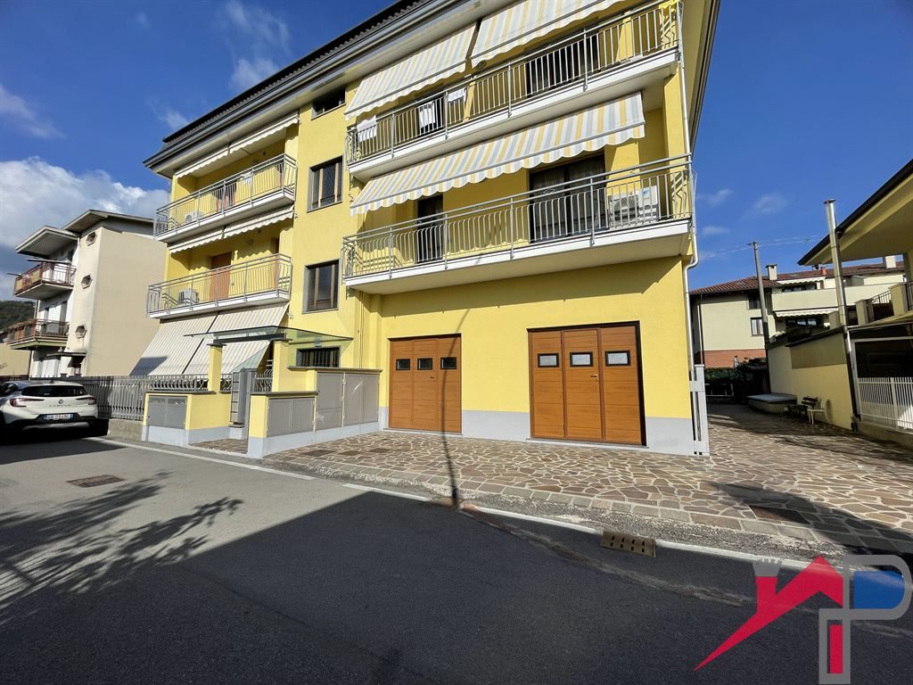 TRILOCALE in piccola palazzina